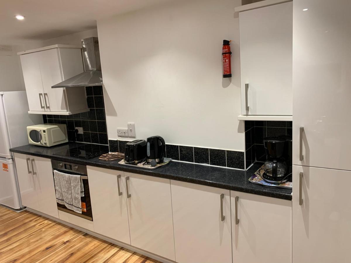 Fantastic Villa Bournemouth - Spa, Parking, Garden Kültér fotó