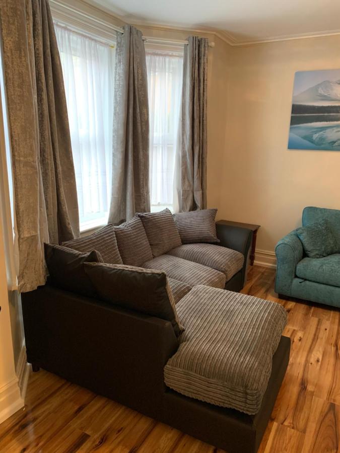 Fantastic Villa Bournemouth - Spa, Parking, Garden Kültér fotó